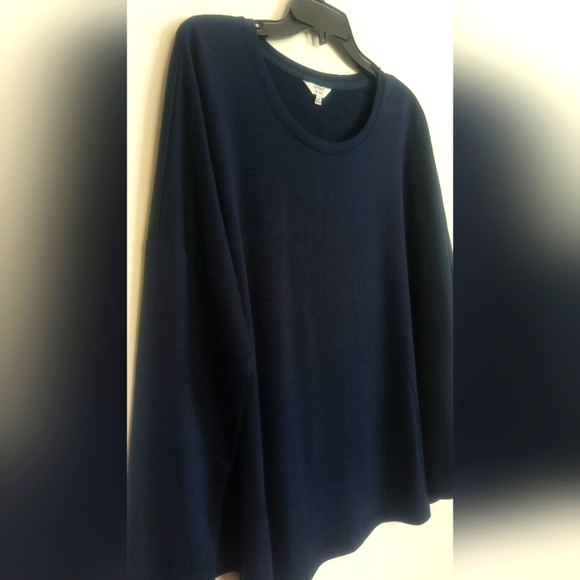 New Navy Oversized Top / 2X - Picture 2 of 11
